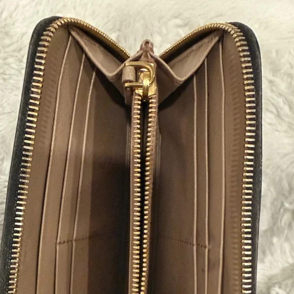 Prada Patent Leather Large Zippy Wallet - Picture 8 of 11